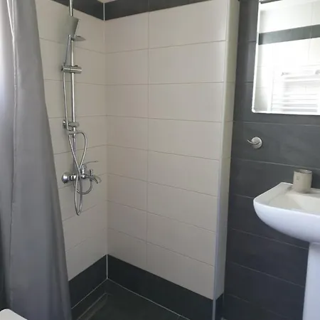 A Pleasent Small -Studio Close To The Port Of Volos Exterior photo