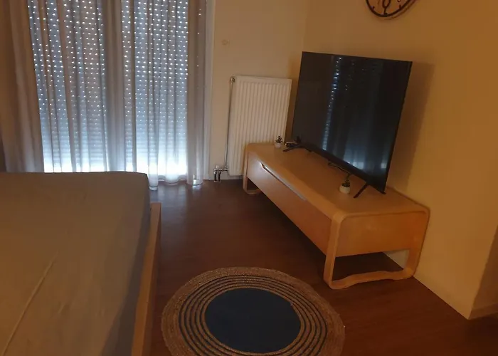 A Pleasent Small -Studio Close To The Port Of Volos